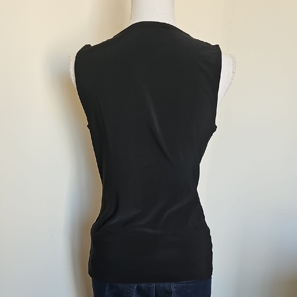 Elegant Black Sleeveless Top - Picture 4 of 6